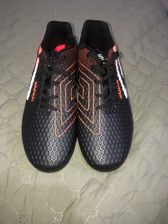 Chuteiras de Futebol Umbro - Tamanho 41 - Foto 2