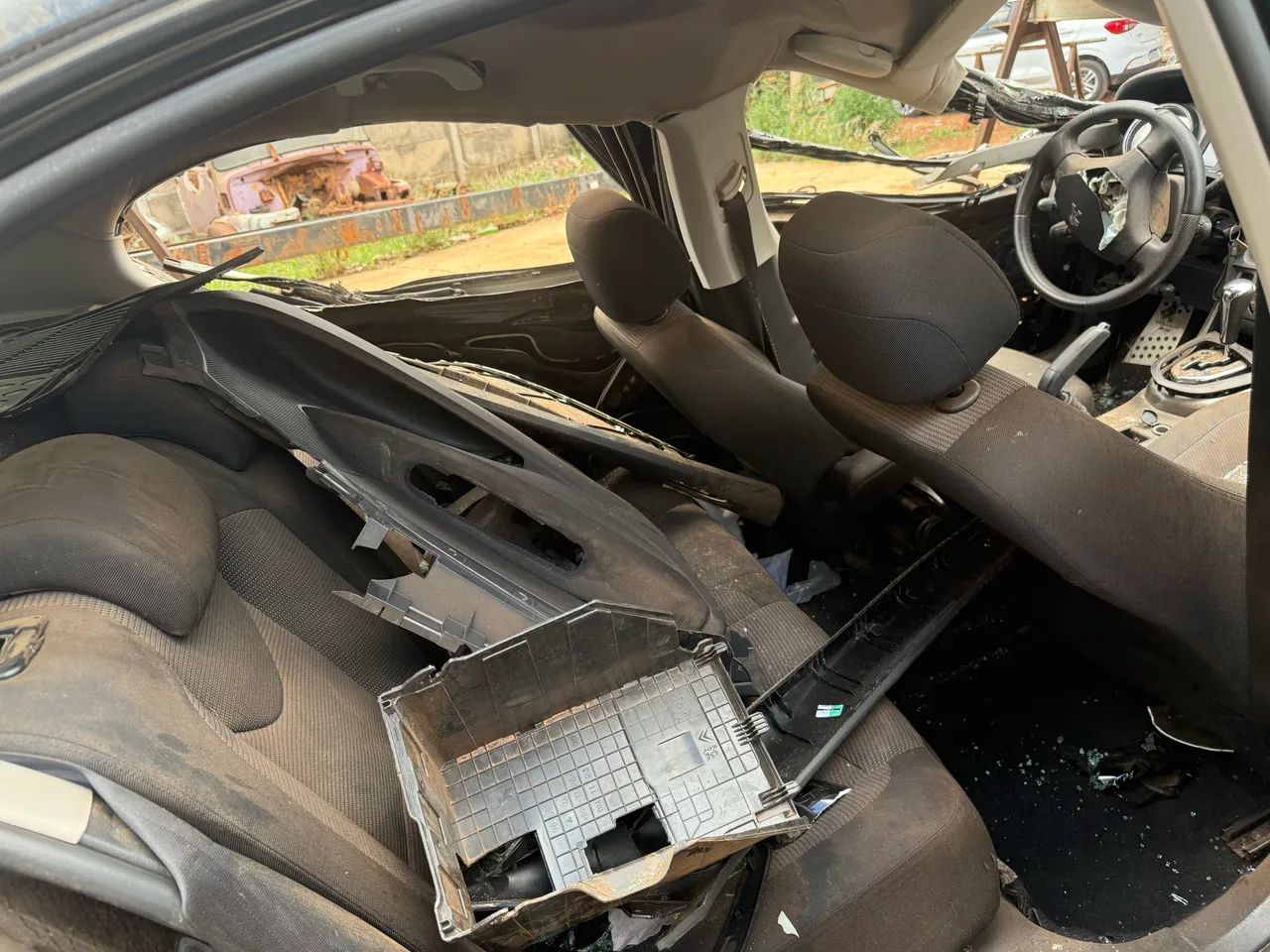 Vendo Peugeot batido pra retirada de peça funcionando tudo perfeitamente - Foto 5