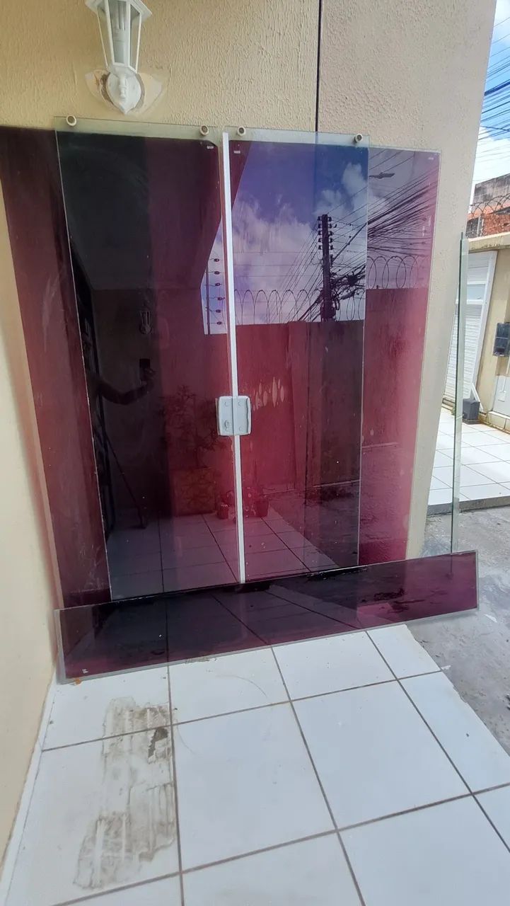 Porta de vidro temperado para segurança residencial