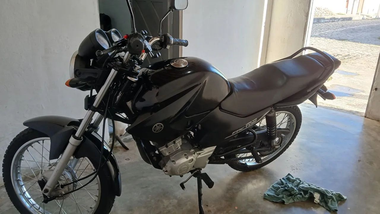 Moto de segundo dono, nunca rodou em app,  moto de garagem.