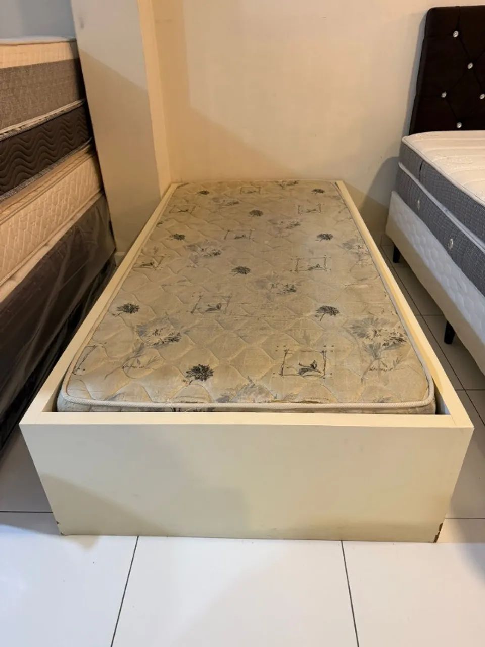 Cama de solteiro + colchão solteiro USADO - Entrego!  - Foto 3