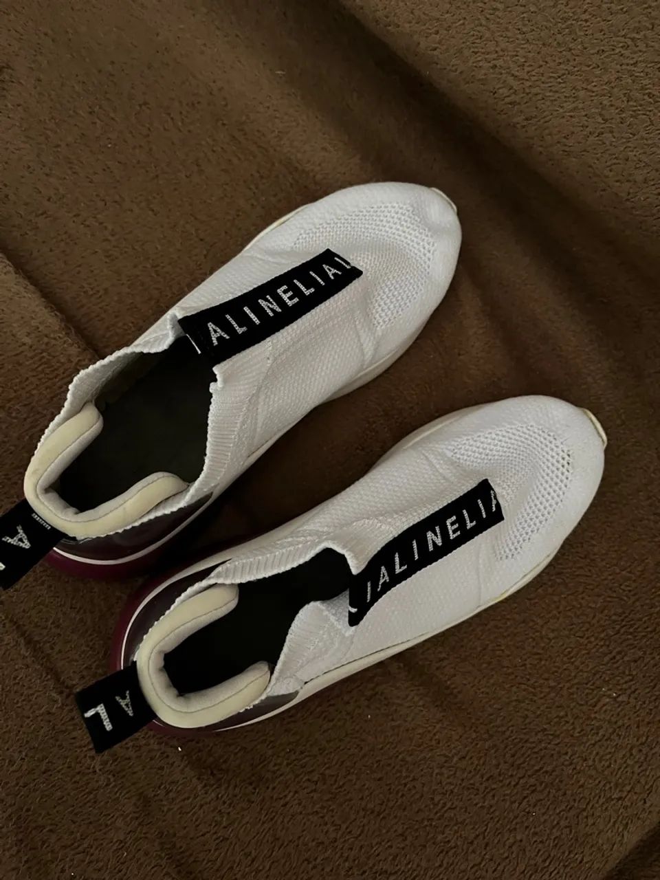 Tênis Slip On Branco Estiloso - Foto 2