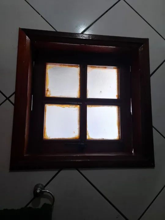 3 unidades Janela de madeira com 4 vidros com alisar  - Foto 4