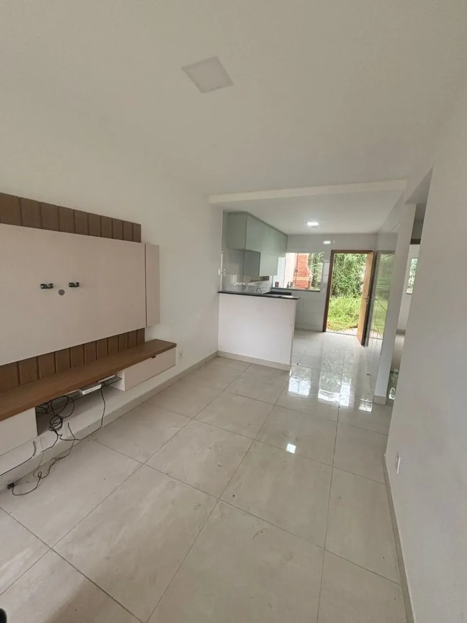 CASA para venda quem ver compra, são 80 m² com 2 qts sendo 1 suíte Riviera da barra V. Vel