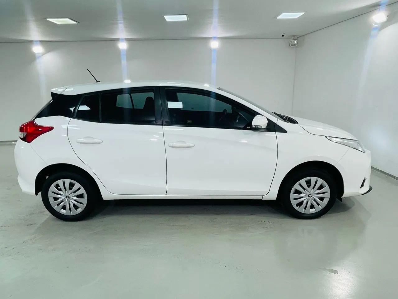 Toyota Yaris 2023 1.5 xl live cvt - Foto 4