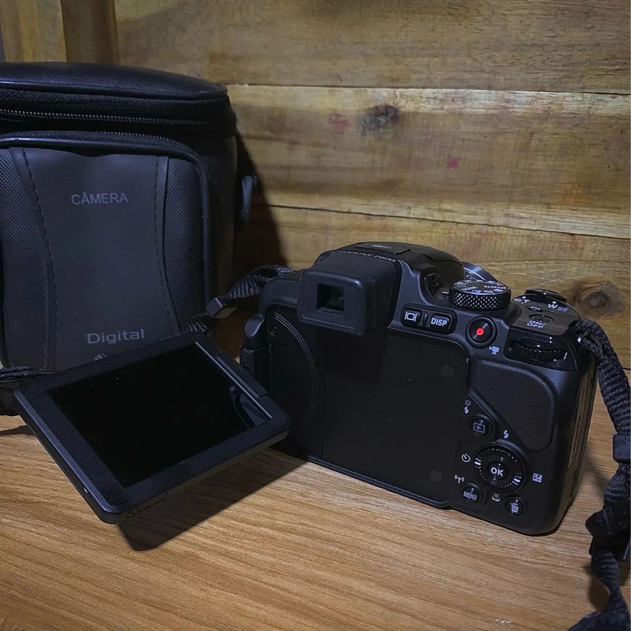 Câmera Digital em Ótimo Estado + brindes