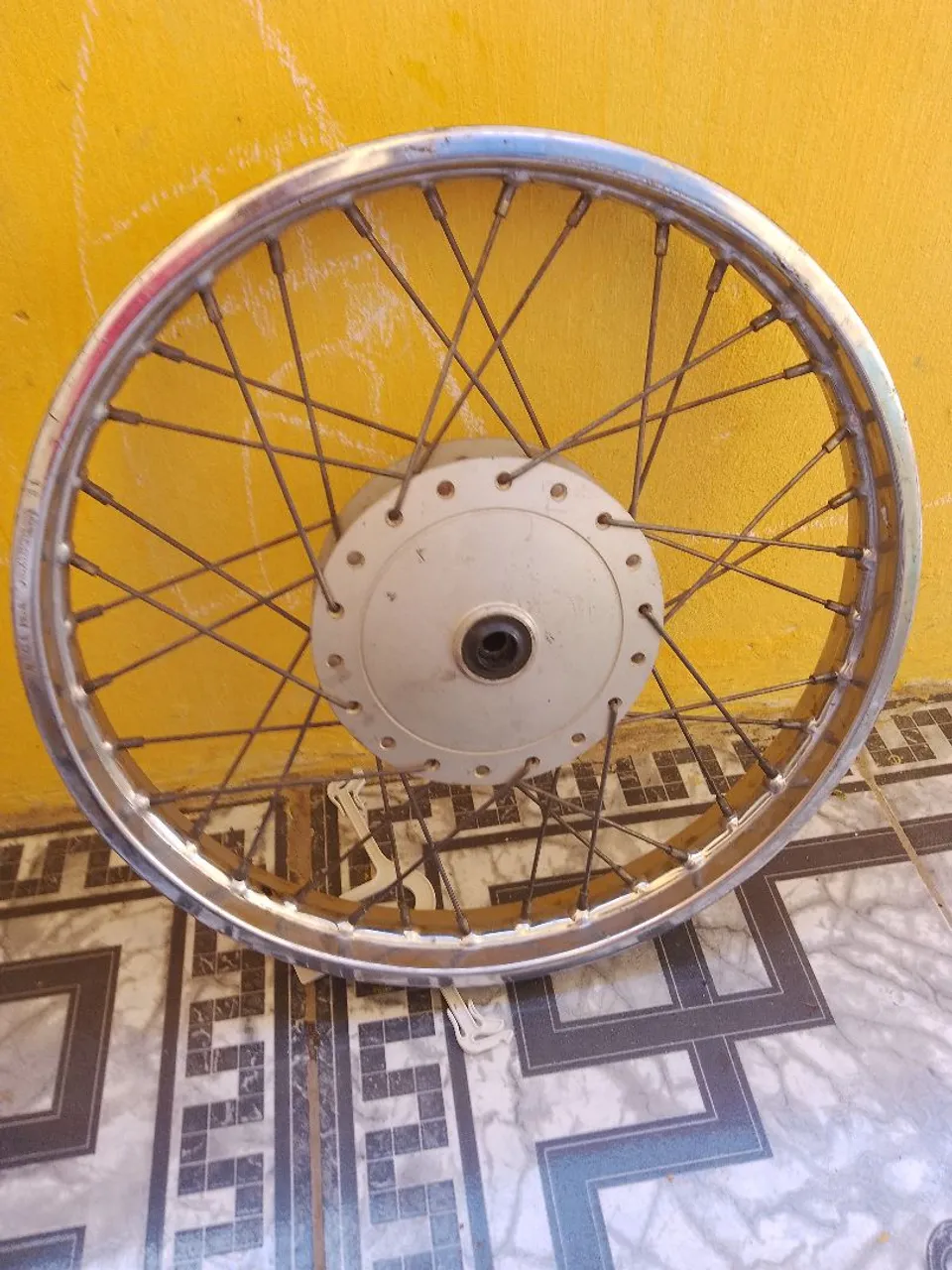 Pra vender logo Roda de Moto dianteira pra fan start - Aro 18 -130 reais