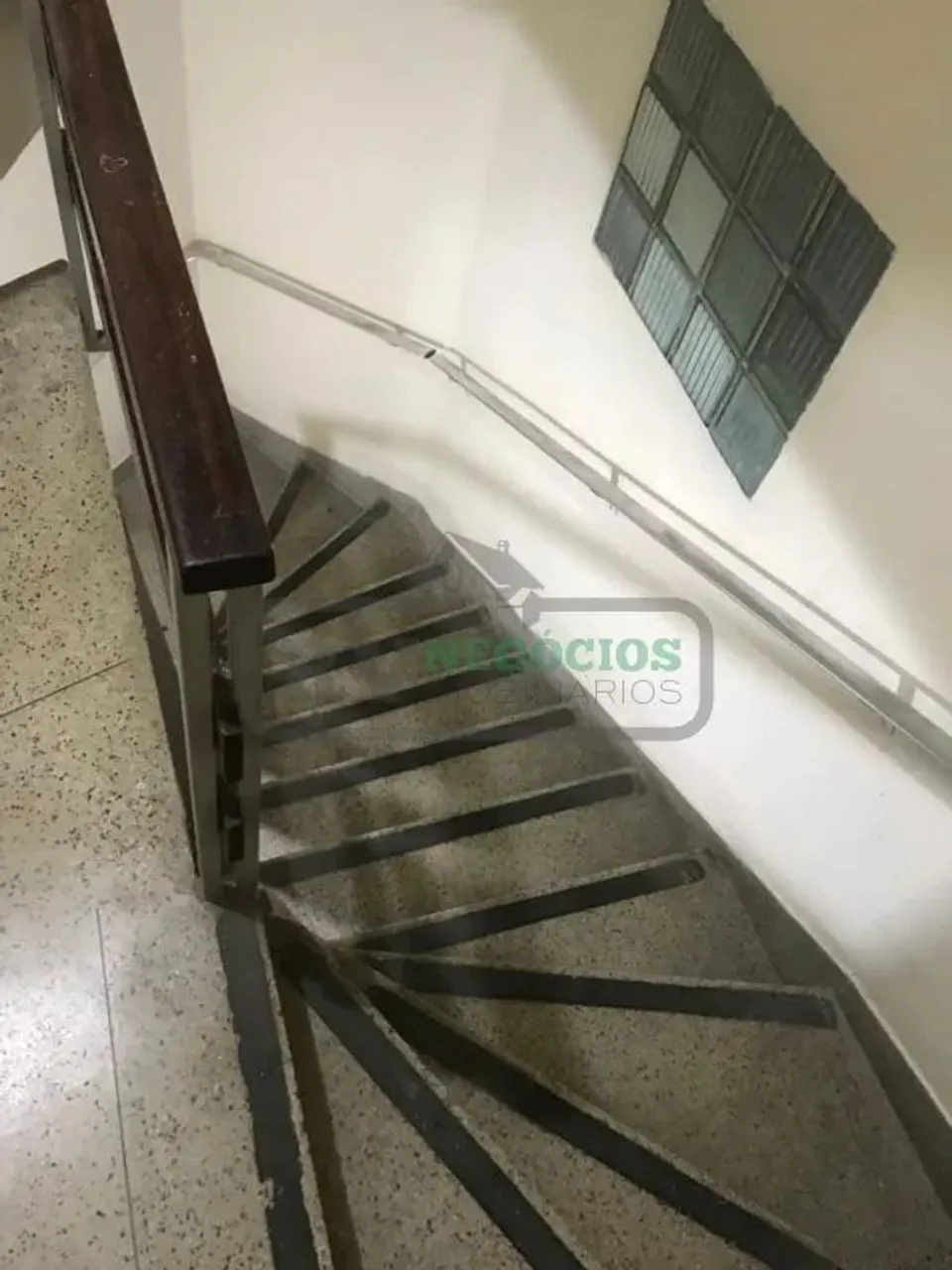 TR _ Amplo três quartos , com dois banheiros .Centro - Juiz de Fora - MG