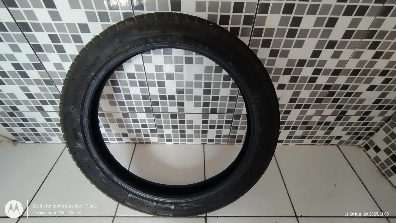 Pneu de moto