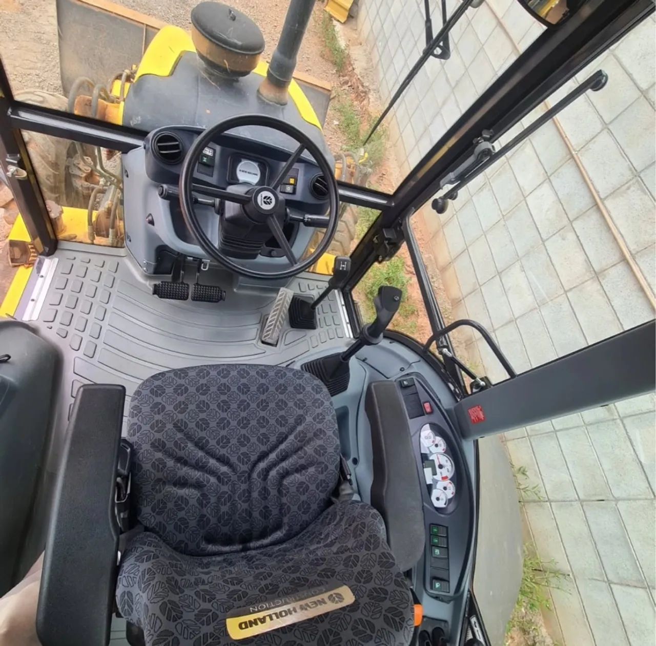 Pá Carregadeira New Holland B110B  - Foto 8