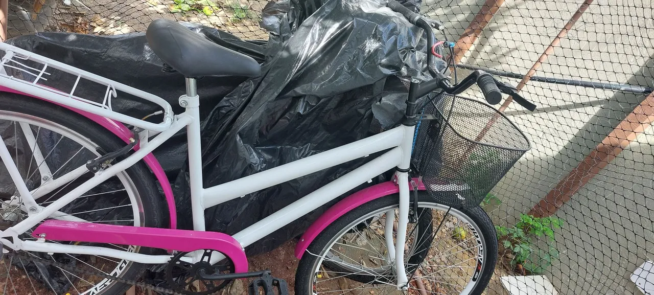 Bicicleta branca feminina sem marcha