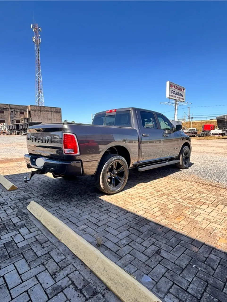 Ram 1500 Classic Laramie V8 4X4