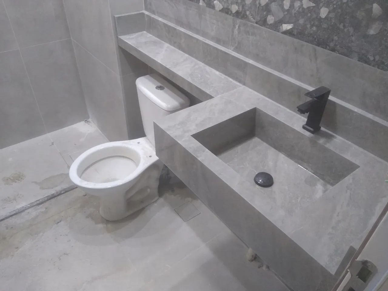 Pia escupida em porcelanato  - Foto 4