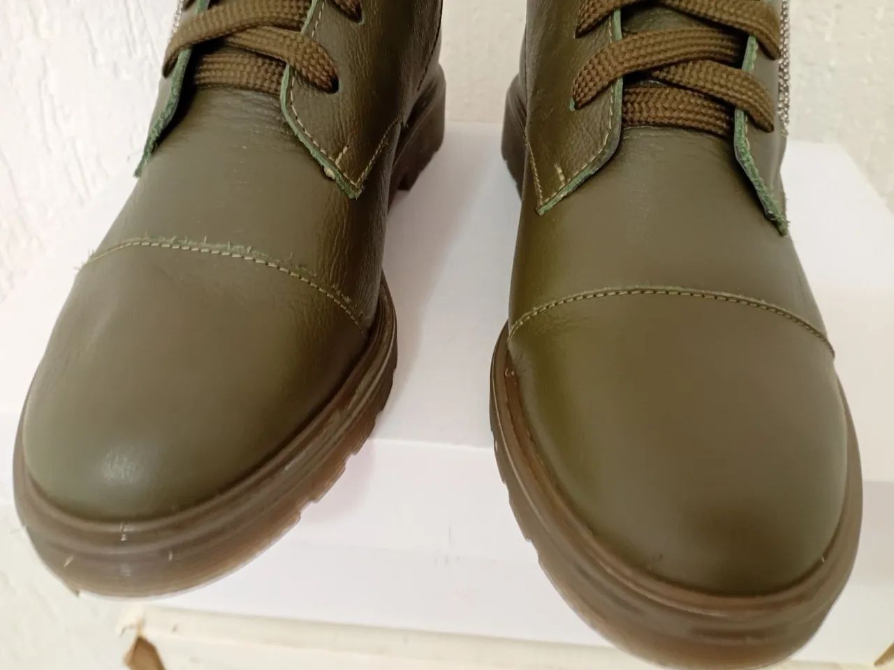 Bota feminia em couro natural  - Foto 5