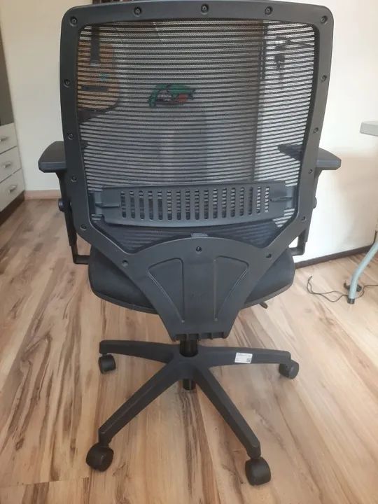 CADEIRA PRETA DE ESCRITÓRIO MARELLI YOU 213 PRETO COM ESTRUTURA PRETA - Foto 2