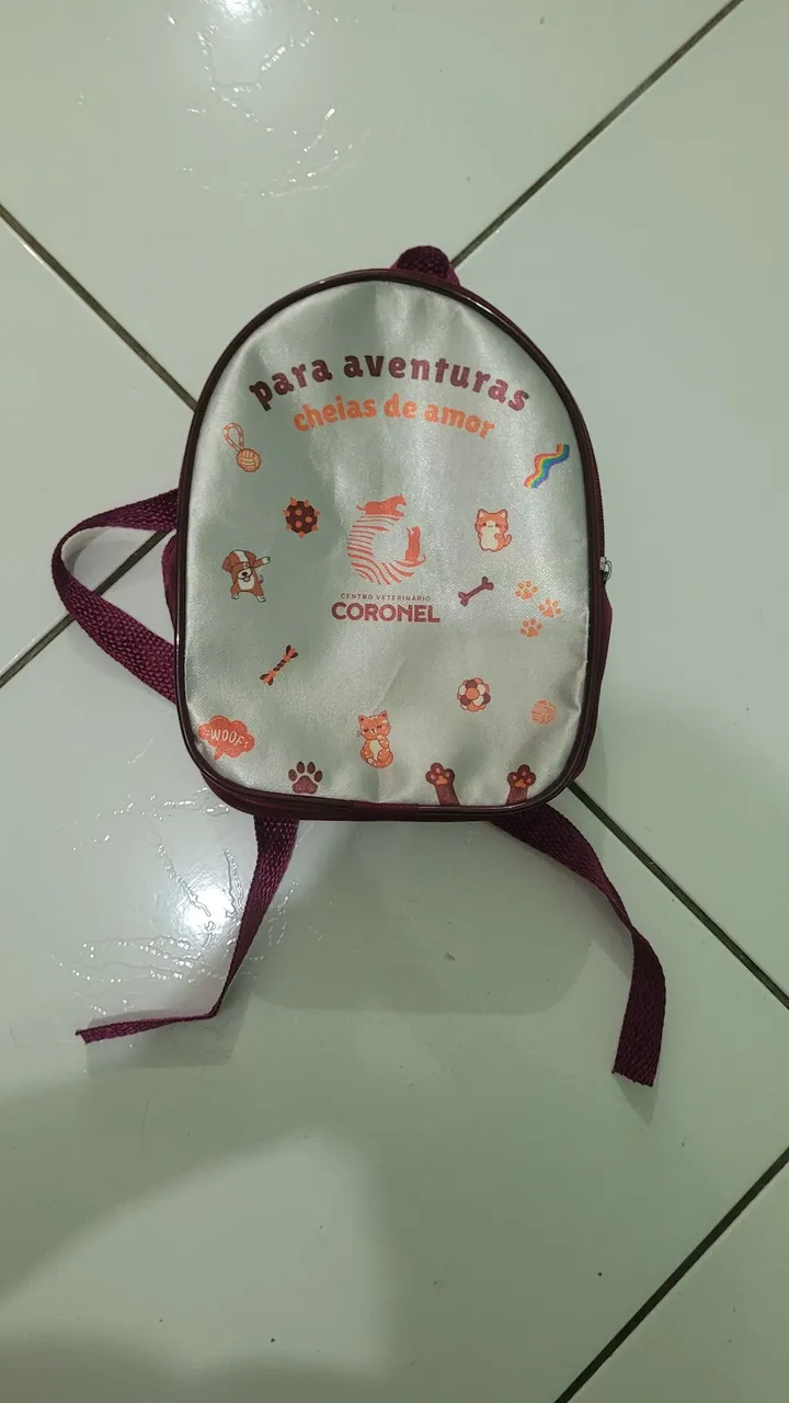 Mochila mini com bolso grande alça ajustavel