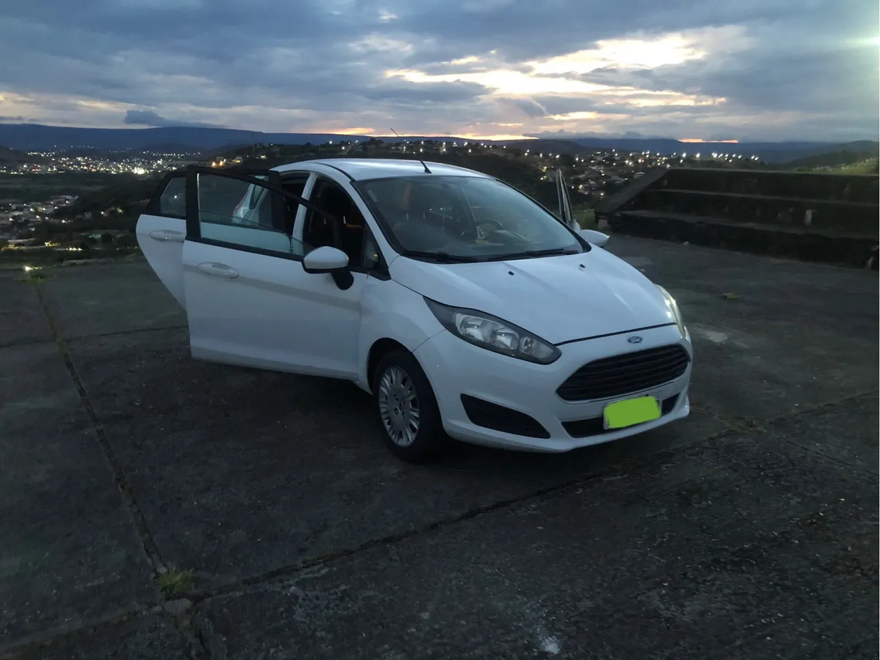 New Fiesta 1.5 manual 2015/2016 - branco - Único Dono - Com nota fiscal.