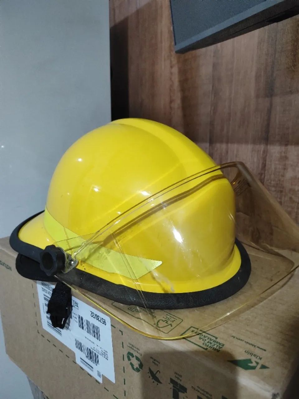 Lote Capacete de Bombeiro  - Foto 2