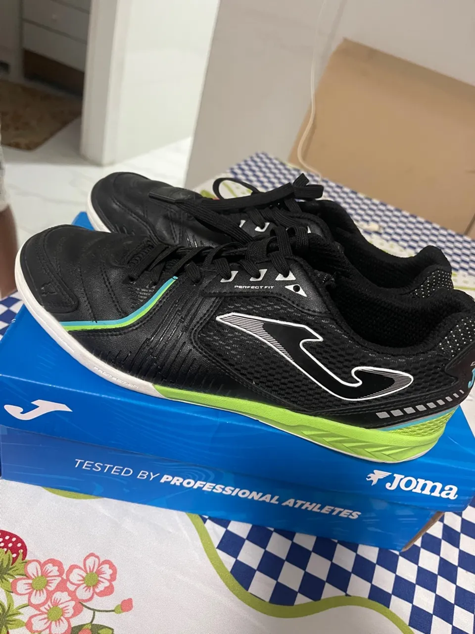 Chuteira Joma Profissional - Perfeita para Futebol