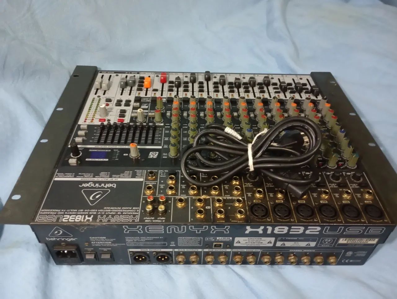 Mesa de Som Behringer Xenyx X1832USB - Foto 4