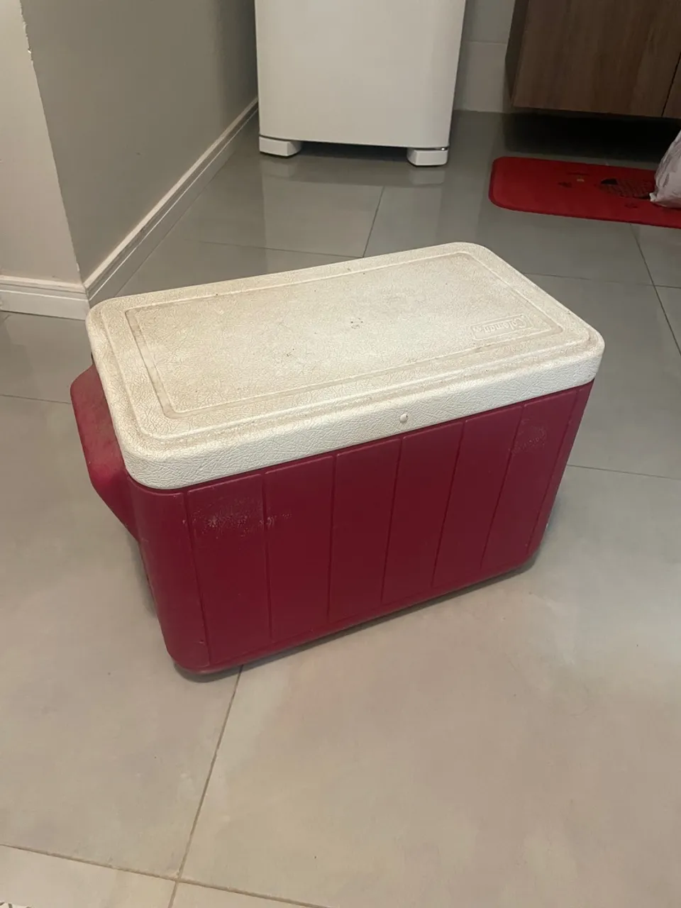 Caixa Térmica Coleman 48QT Vermelha e Branca