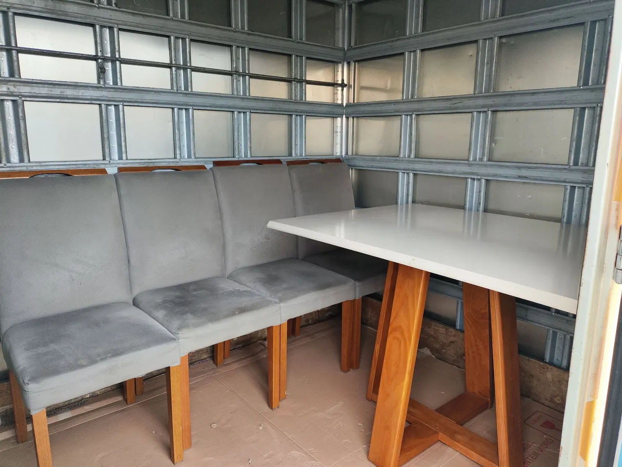 Conjunto Mesa de Jantar com Banco Estofado