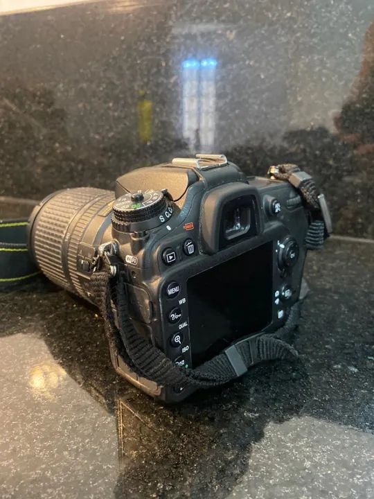 Vendo câmera Nikon D7200 com lente 18 -140 com Flash  - Foto 5