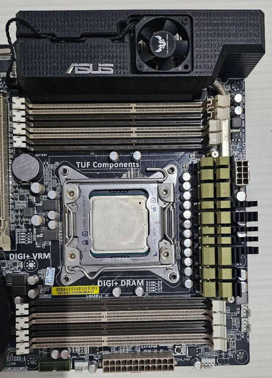 Placa-Mãe ASUS SABERTOOTH X79 - LGA2011 + CORE I7 4930K - Peças de