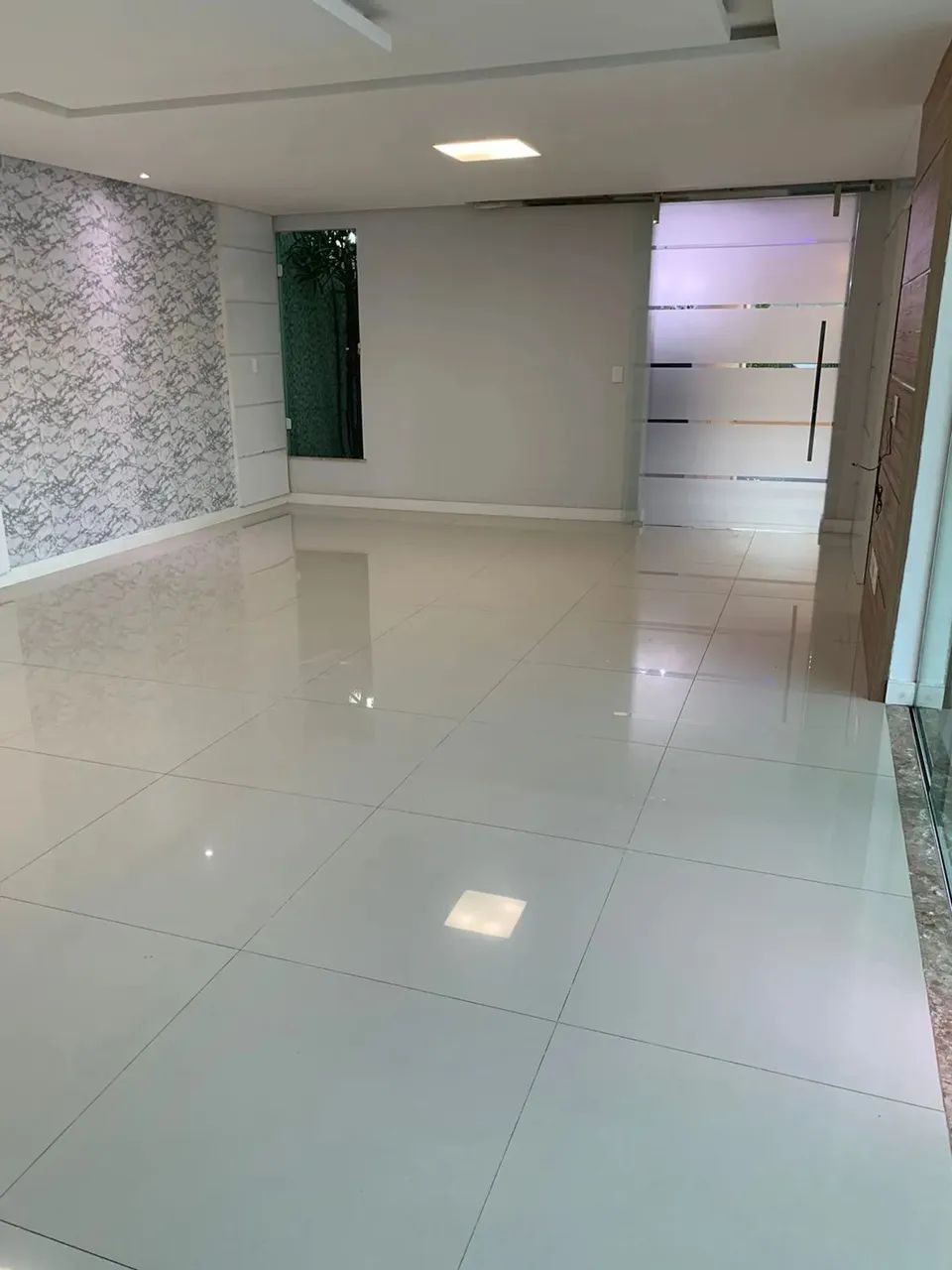 Imóvel para aluguel e venda possui 250 metros quadrados com 3 quartos