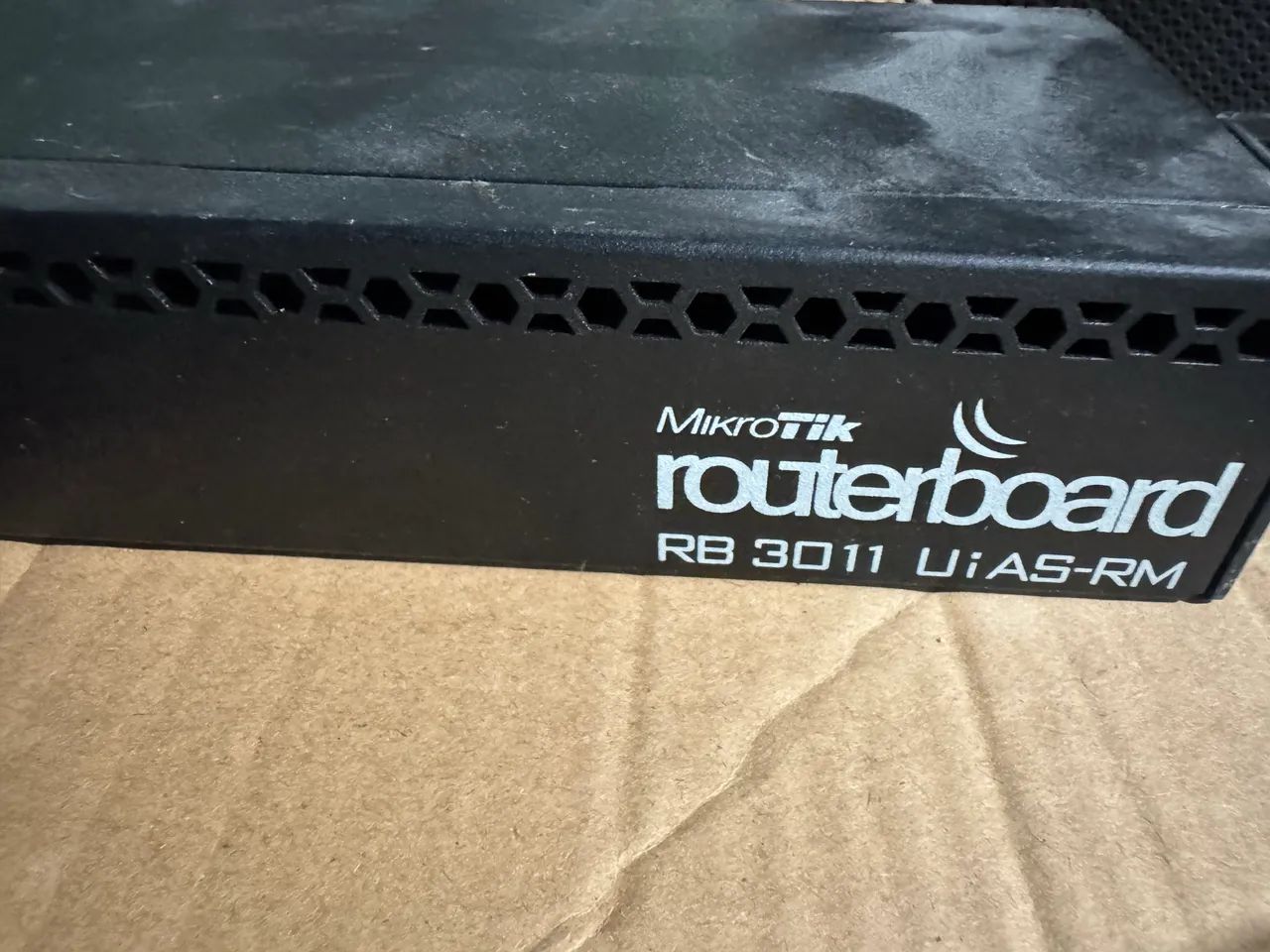 Rb3011 usada mikrotik 900 reais