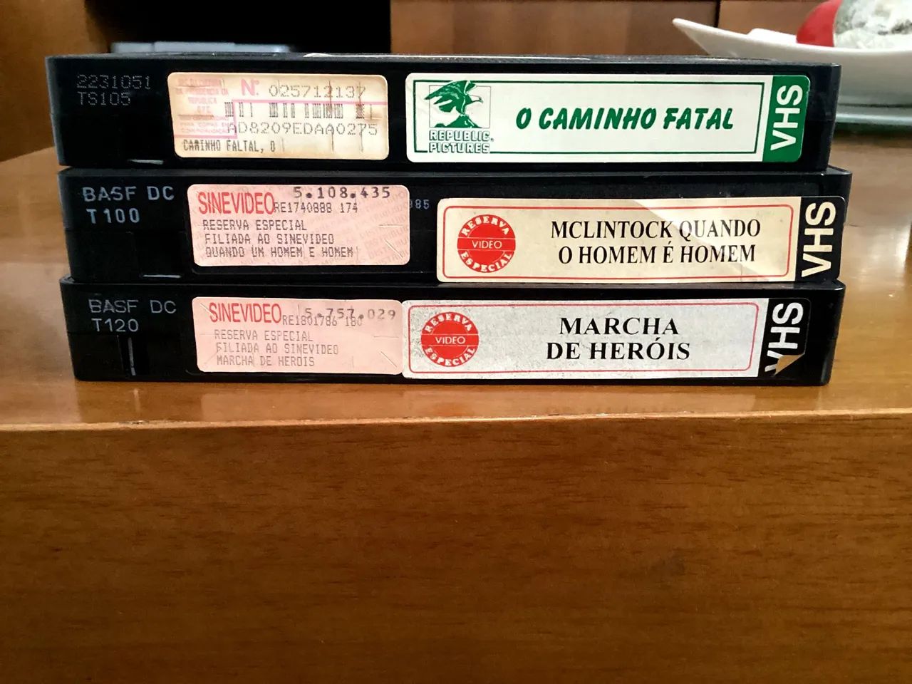 3 fitas VHS John Wayne64303159715841121