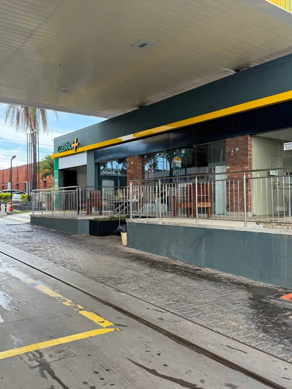 ALUGA-SE LOJA EM POSTO DE GASOLINA