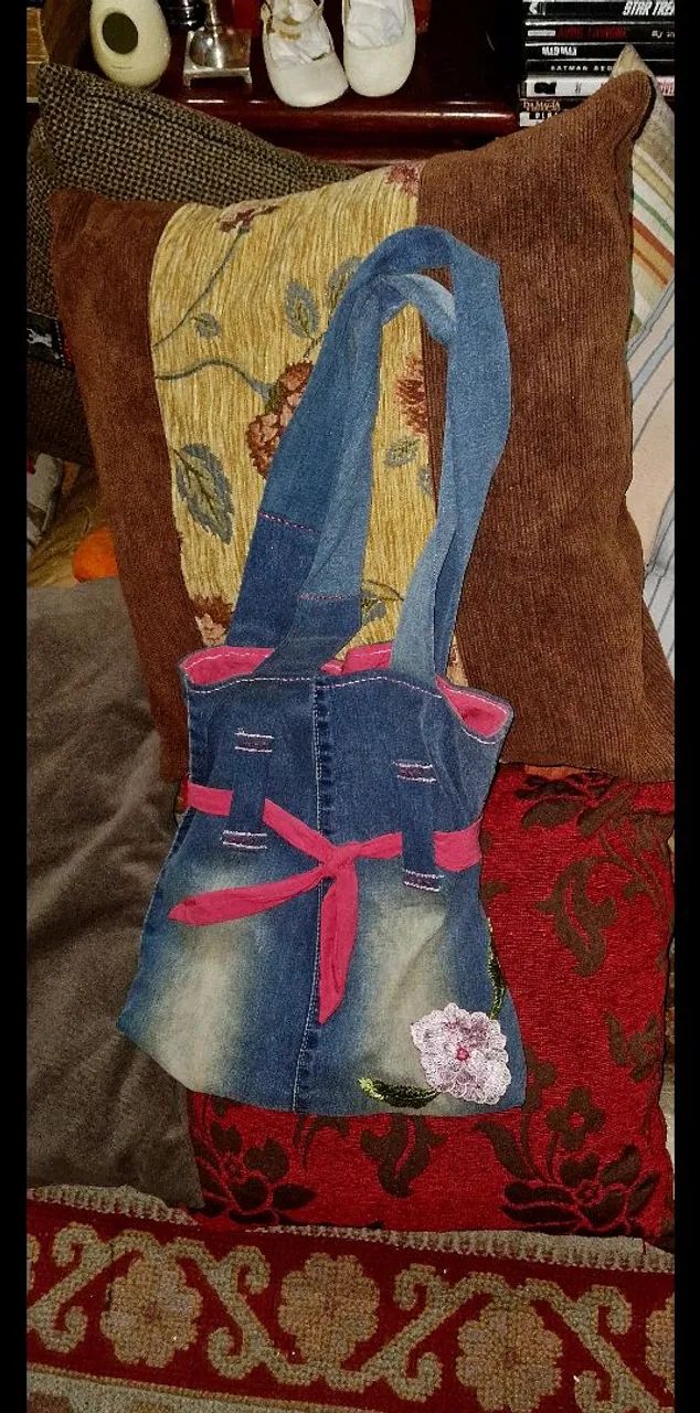 Bolsa Jeans Artesanal com Detalhe Floral