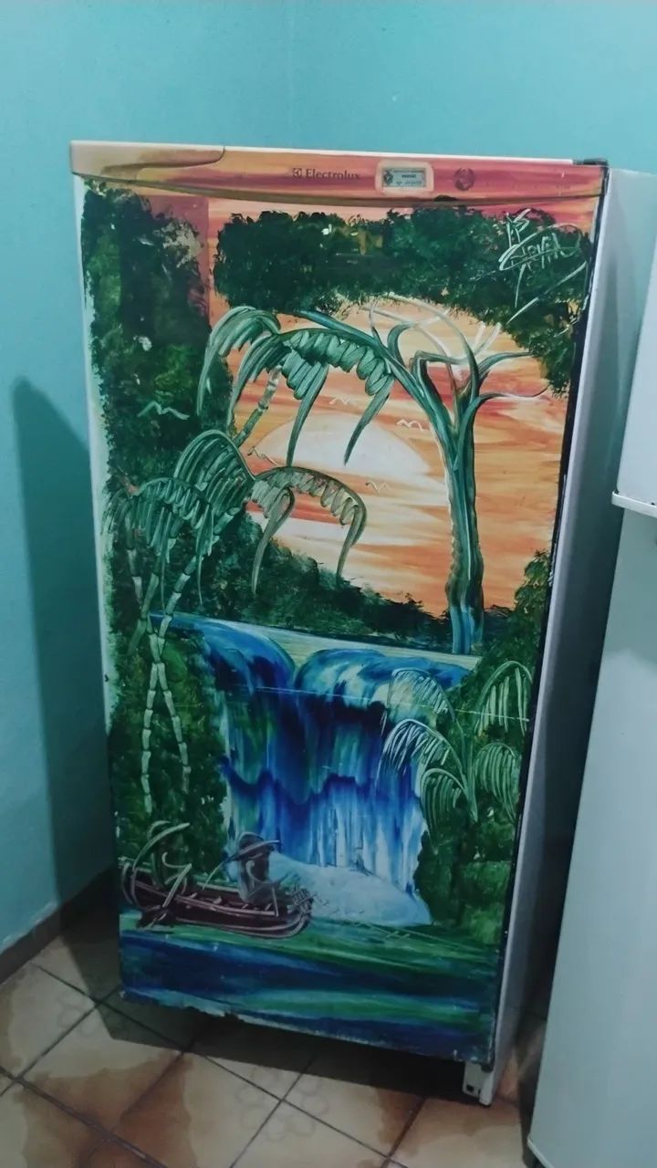 Geladeira Electrolux com pintura artística