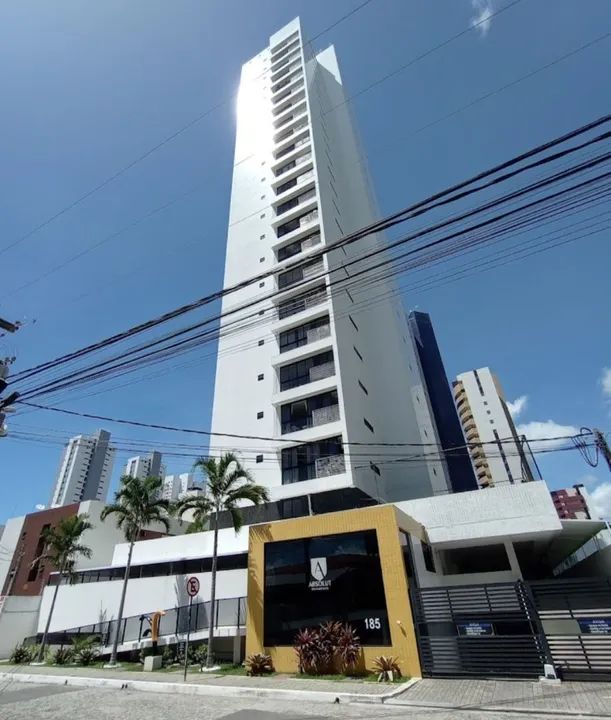 Apartamento de excelente padrão em prédio moderno.