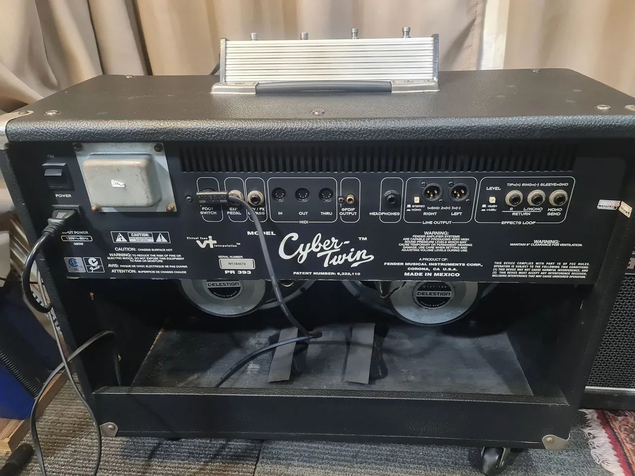 Amplificador Fender Cyber Twin pre Valvulado hibrido  - Foto 4