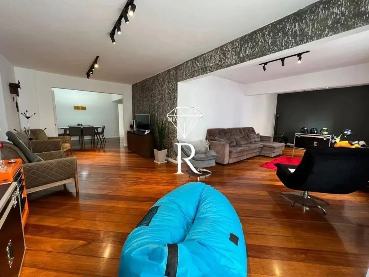 Excelente Apartamento 4 dormitórios, próximo a Beira Mar
