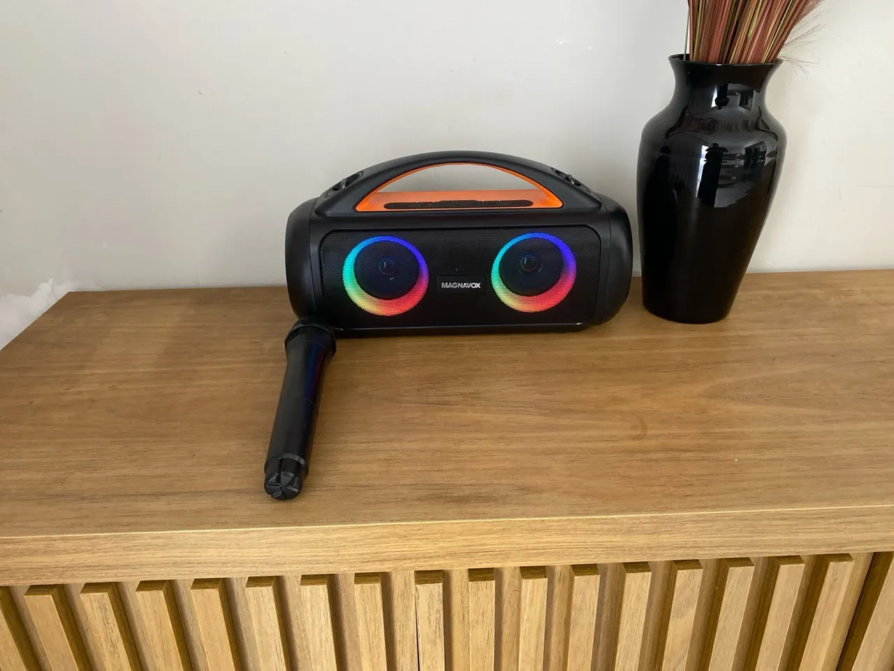 Caixa de Som Portátil Magnavox com Microfone