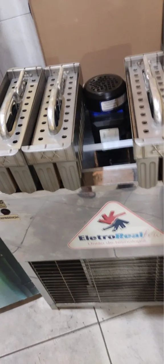 Máquina de picolé 4 formas completa muito nova  - Foto 2