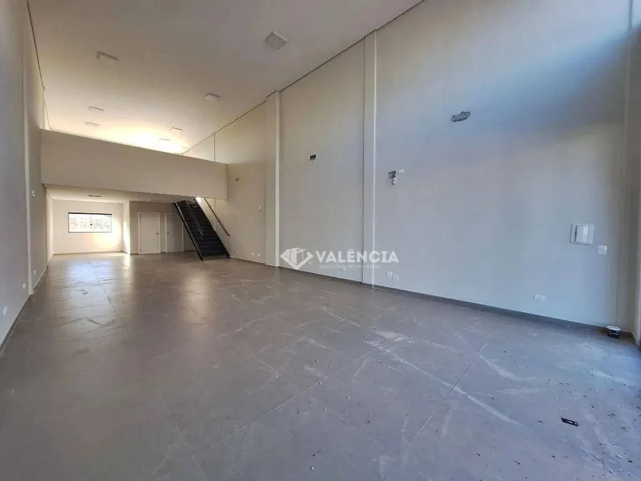 Sala Comercial Com 150m² Para Locação Por R$6.000,00 - Rua Jorge Lacerda - Centro - Cascav