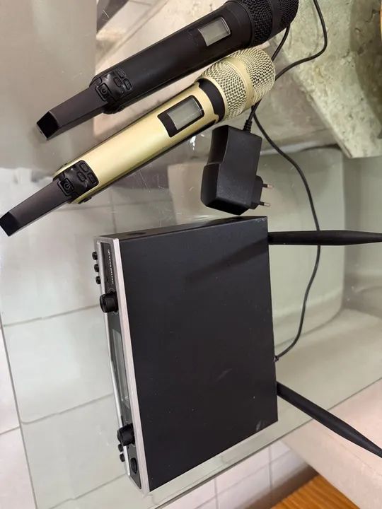 Microfone Sennheiser EW Ew 135G4 cor preto/dourado - Foto 3