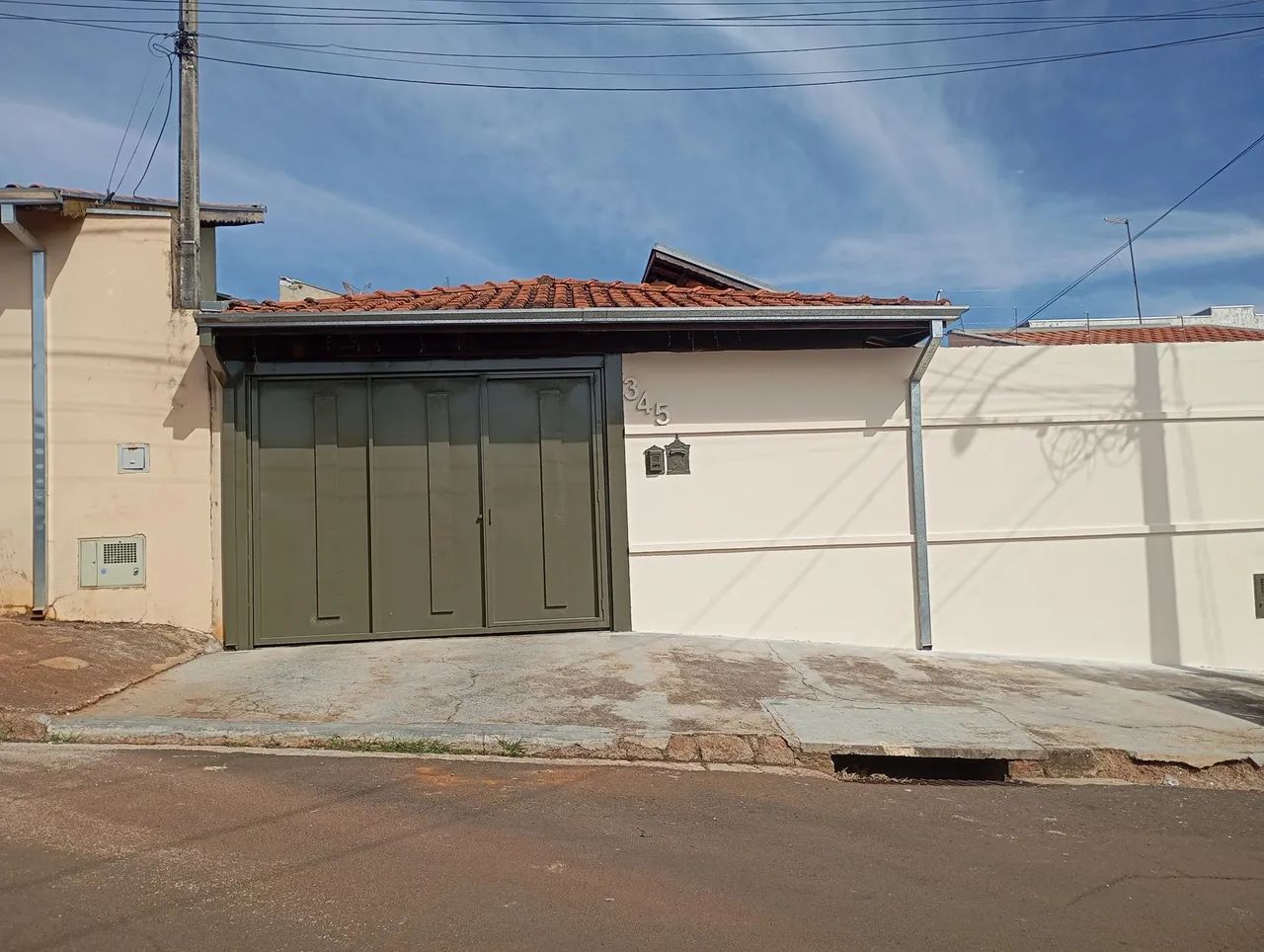 Casa térrea com Jardim e Churrasqueira 