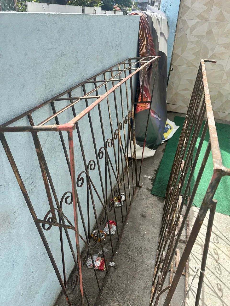 Vendo grades e duas janelas de alumínio 1.00x1.00