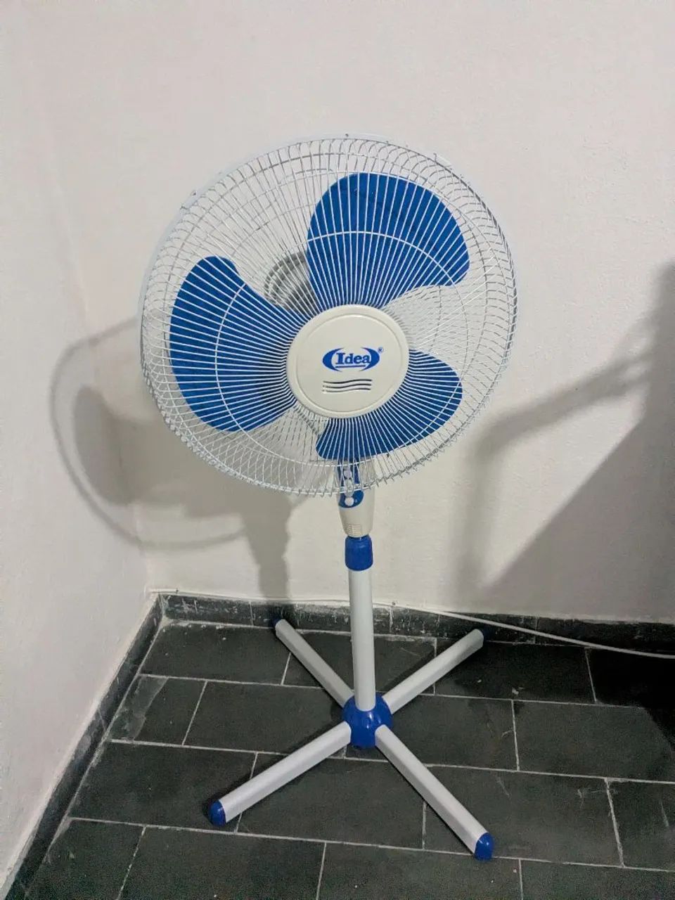 2 VENTILADORES DE PÉ - ÓTIMO ESTADO