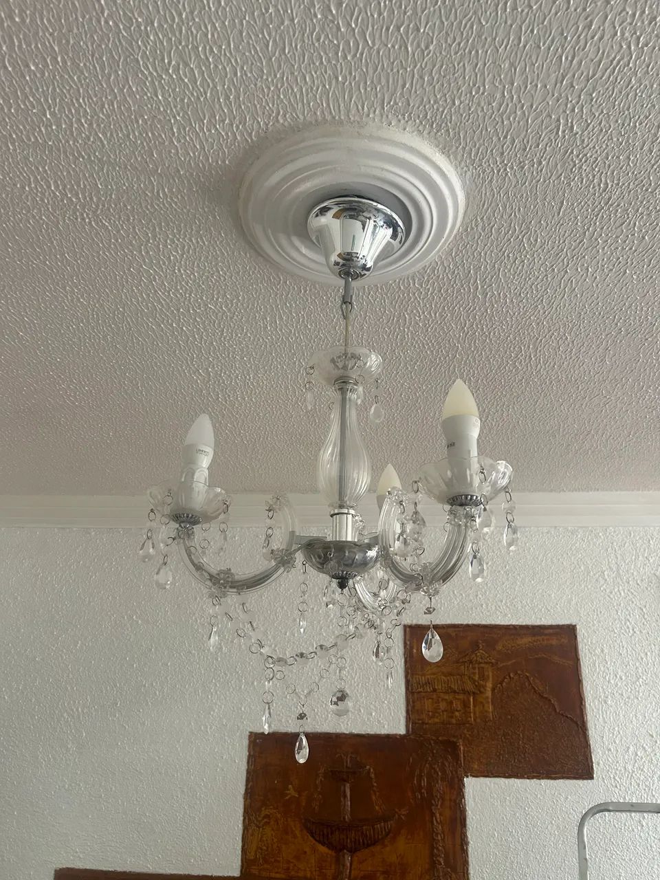 Lustre acrílico com lâmpada de pingo - Foto 5