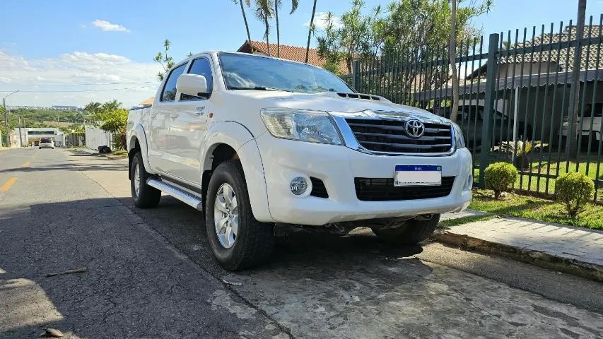 Toyota Hilux Hilux CD SR D4-D 4x4 3.0 TDI Dies Aut. 2015