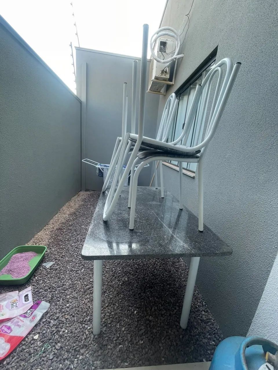 Vendo mesa de mármore com 04 cadeiras  - Foto 3
