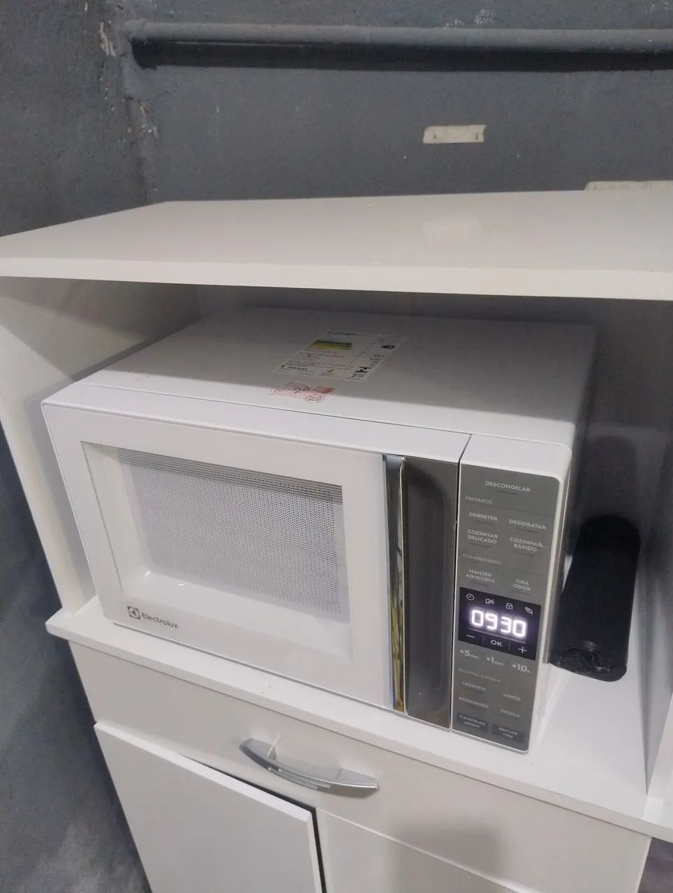 Micro-ondas Electrolux 23L Branco Efficient ME23B