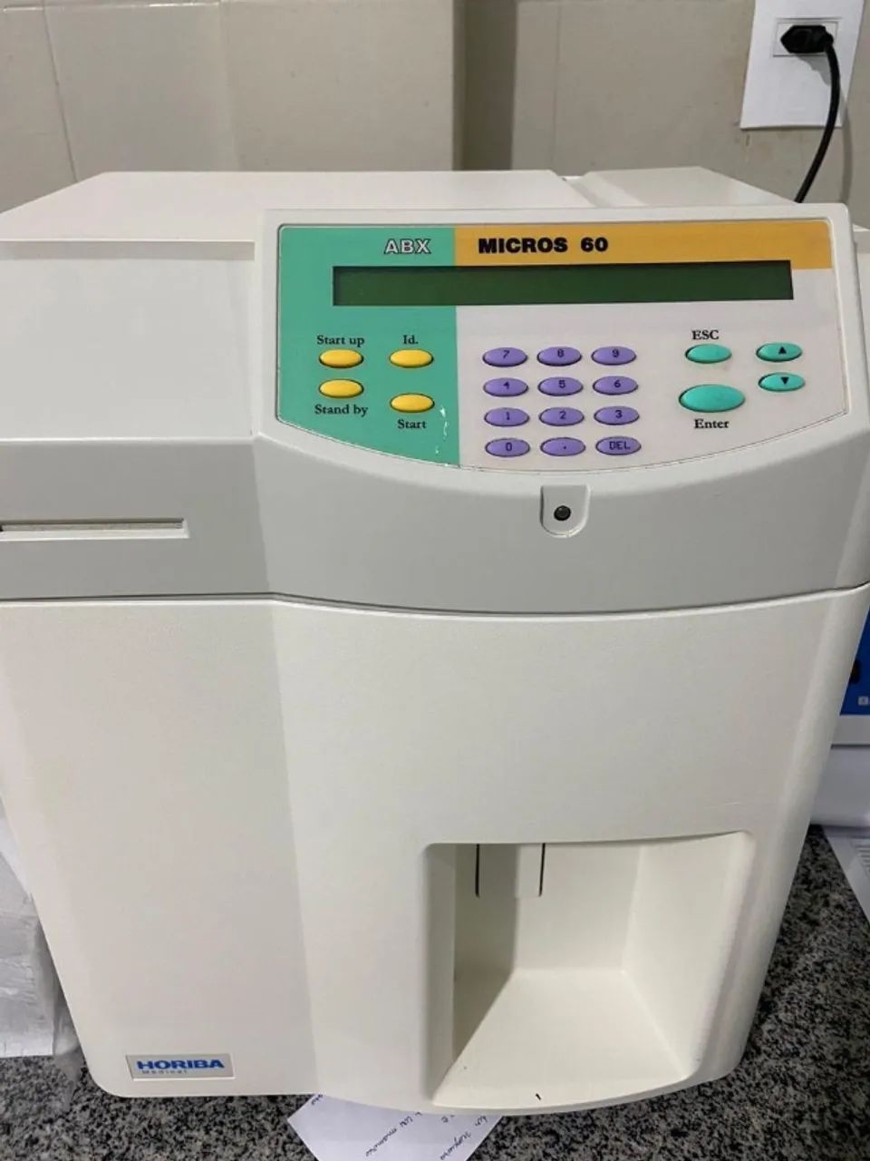 Máquina de hemograma ABX Micros 60 