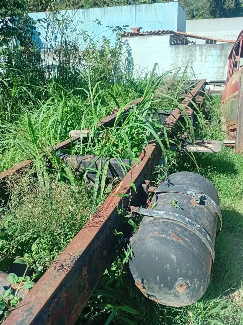 Vendo chassi com cabine,  documentado e recibo aberto.  - Foto 2